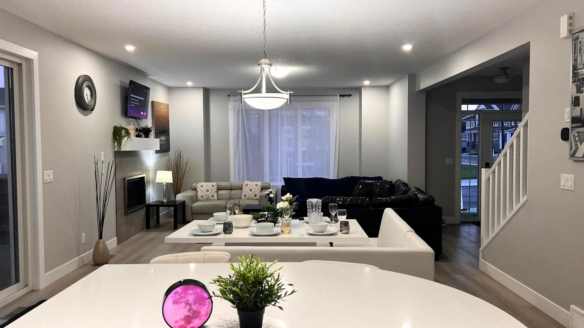 Homestay Flowealth Property Luxury Villa Near Lake Netflix Tv Wifi Calgary Canada